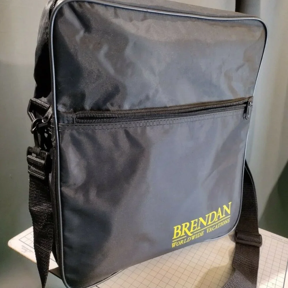 Men's travel Messenger Bag - NEW